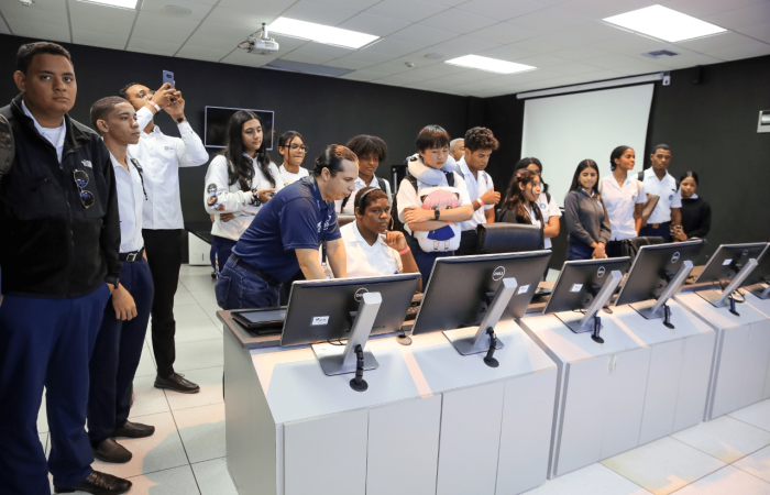 Feria de empleos y open house IDAC-ASCA
